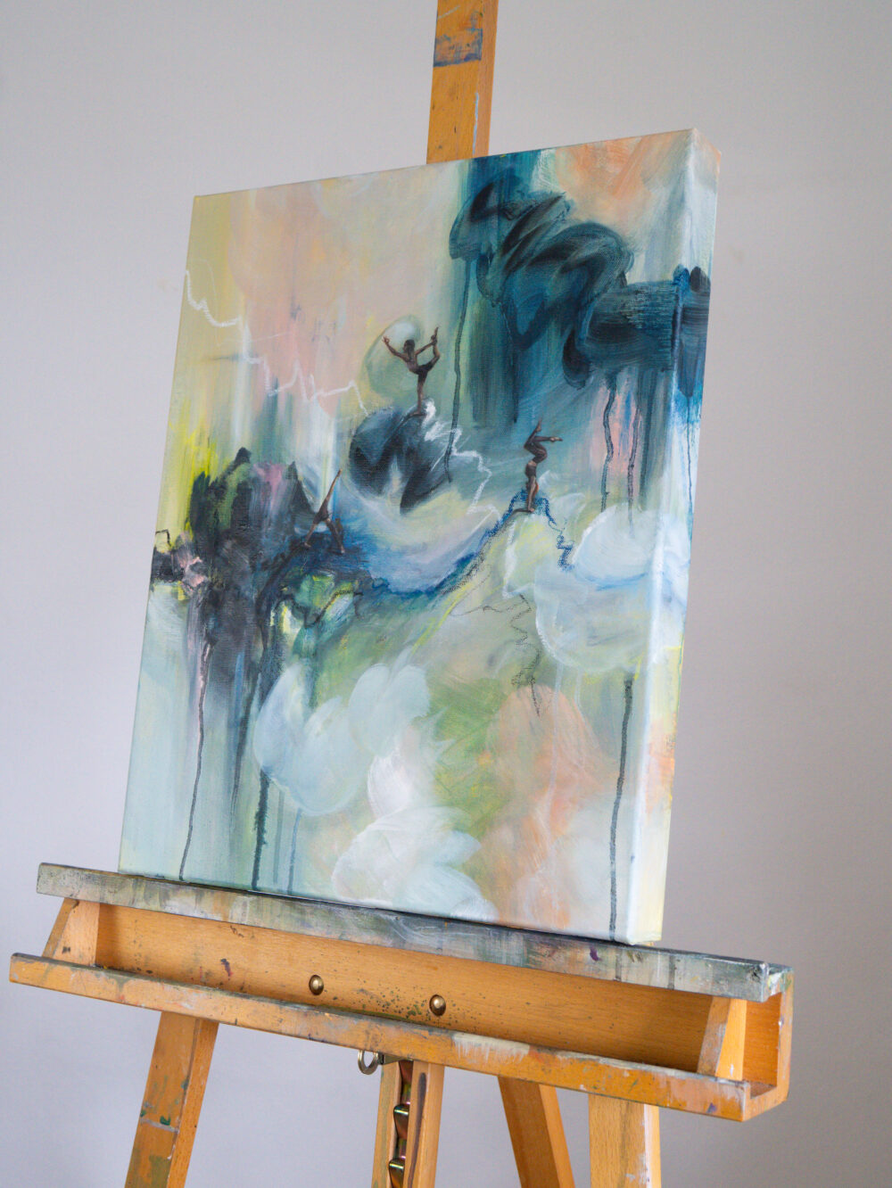 Abstract Yoga – Mixed Media Ölgemälde aus der ‚Active Abstract Series‘ von Ali Olio Art. Ein kraftvolles Werk, das die Balance und innere Ruhe der Yoga-Praxis in abstrakter Form widerspiegelt. Lebendige Farben und dynamische Pinselstriche symbolisieren die Bewegung und Energie, die Yoga mit sich bringt.