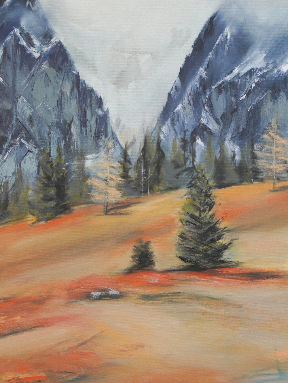 März / March ist Teil der 12 Months Series - eine Landschaft im März, noch verschneite Berggipfel und darunter bereits Frühlingserwachen. Das Kunstwerk hat die Farben blau, orange, weiß, grau, grün. Mixed Media Ölmgemälde von Alexandra Isabel Hörhager - aufstrebende österreichische Künstlerin. Original Art from Ali Olio - an emerging austrian artist | Fine Art from the Alps
